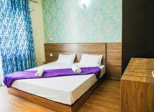 Refined 3BR Independent Apt in Tricity Mohali客房内的一张或多张床位