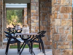 Αίθριο ή υπαίθριος χώρος στο Alsalos Stone Villas by Halkidiki Villas