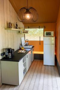 A kitchen or kitchenette at Casa Mobile - Cisano San Vito ****