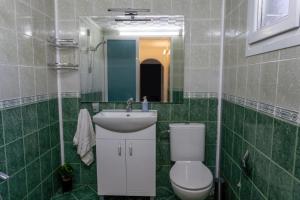 Ένα μπάνιο στο Вила Перущица +22 φωτογραφίες