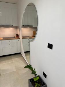 Kuchyň nebo kuchyňský kout v ubytování U N I Q U E by Sea View Suites