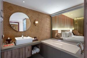 Welcomhotel by ITC Hotels, Ashram Road, Ahmedabad客房内的一张或多张床位