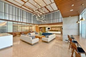 Welcomhotel by ITC Hotels, Ashram Road, Ahmedabad的休息区