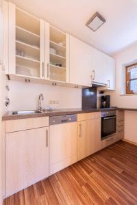 Kuchyň nebo kuchyňský kout v ubytování Ferienwohnung Waldblick - freundlich eingerichtete Ferienwohnung