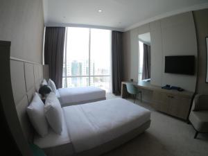 En eller flere senger på et rom på Horizon Manor Hotel