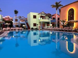 The swimming pool at or close to Club Vista Serena