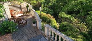 Vonkajšia záhrada v ubytovaní Gîte de charme atypique vue panoramique
