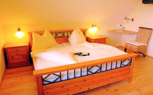 Postel nebo postele na pokoji v ubytování Weingut Winzerhof Gästezimmer Grebenz