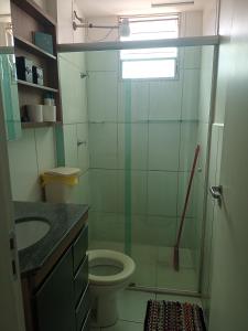 Ένα μπάνιο στο Apartamento Marilda