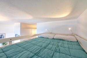 a bedroom with a large green bed in a room at Il Belvedere Di Achille in Costa Paradiso