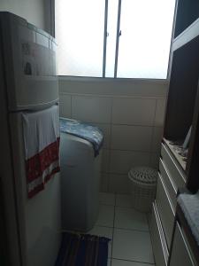 Ένα μπάνιο στο Apartamento Marilda