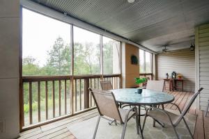 Balkón nebo terasa v ubytování The Cove 19-1 By SDC, Big Deck, Pool, Hot Tub, On Lake