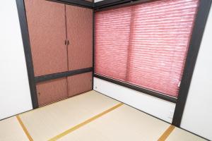 Kuvagallerian kuva majoituspaikasta 028T 大熊の家 西新宿大熊 極小ハウス 駅5分 文化学習体験 無料WiFi 個性的なバスタブ 新宿中央公園そば, joka sijaitsee Tokiossa