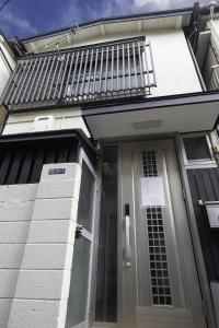 Parveke tai terassi majoituspaikassa 028T 大熊の家 西新宿大熊 極小ハウス 駅5分 文化学習体験 無料WiFi 個性的なバスタブ 新宿中央公園そば