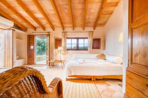 Postel nebo postele na pokoji v ubytování Finca Son Josep de Baix + 68 fotografií