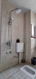 Koupelna v ubytování 建水县井宿客栈