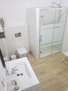 Bilik mandi di Casa Rural El Verdinal