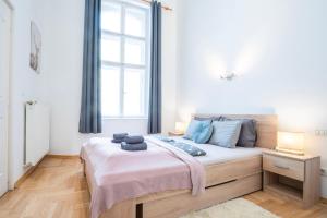 Posteľ alebo postele v izbe v ubytovaní Cedar Inn Budapest - Palace District