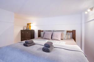 Posteľ alebo postele v izbe v ubytovaní Cedar Inn Budapest - Palace District