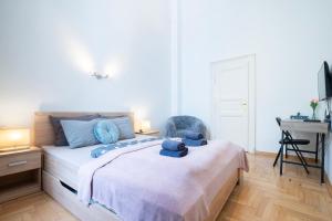 Posteľ alebo postele v izbe v ubytovaní Cedar Inn Budapest - Palace District
