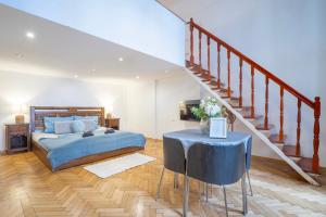 Posteľ alebo postele v izbe v ubytovaní Cedar Inn Budapest - Palace District