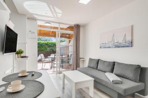 Μια τηλεόραση ή/και κέντρο ψυχαγωγίας στο Home2Book Sunny Maspalomas Escape, Pool & Terrace