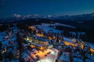a ski resort in the snow at night at Rysy in Bukowina Tatrzańska