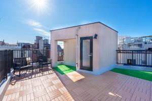Uma varanda ou terraço em 121T MINE HOME野方 nogata MH野方 98m貸切 野方駅から徒歩1分 新宿まで6駅17分 寝室4 広々一軒家 リノベーション