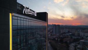 O pôr ou nascer do sol visto do hotel ou dos arredores