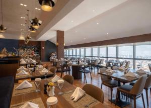 Um restaurante ou outro lugar para comer em Radisson Blu Hotel Ankara Cankaya