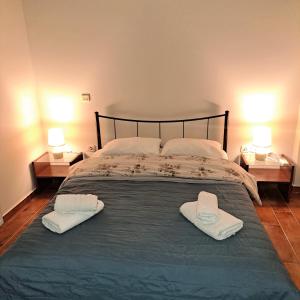 Postel nebo postele na pokoji v ubytování Horizon apartment Athens near to Acropolis, sea & subway
