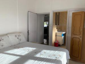 Postel nebo postele na pokoji v ubytování Beejan Mansions