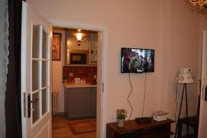 Apartament Kołodziejskaにあるテレビまたはエンターテインメントセンター