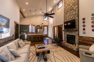 a living room with a couch and a fireplace at Doe Run Cottage at Eagles Nest in Banner Elk