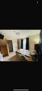 TV a/nebo společenská místnost v ubytování Hasland Hotel, En-suite Rooms, S41