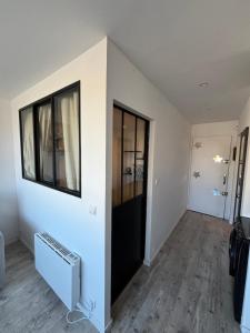 Fotografie z fotogalerie ubytování Cosy T2 climatisé sur le port à 5min de la mer parking privé linge de bain et de lit fournis v destinaci Port Leucate