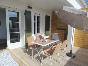 En balkong eller terrasse på Les iles, T2 vue mer