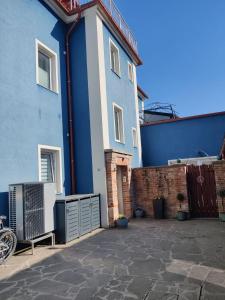 The building in which Az apartmant is located