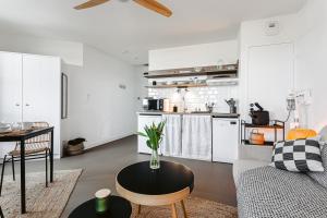 Köök või kööginurk majutusasutuses Le Phare, Studio vue mer