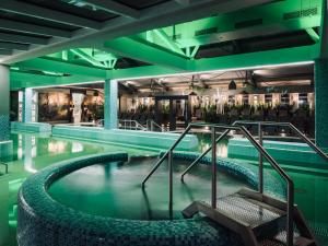 Bazén v ubytovaní Thermal Hotel Mosonmagyarovar alebo v jeho blízkosti