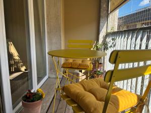 a table and chairs on a balcony with a table at TEODORA SUITE safran in Ravenna