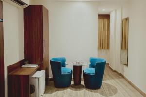 Posezení v ubytování FabHotel The Kailash Dev - Near Azadpur Metro
