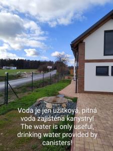 Fotografie z fotogalerie ubytování Chata Vyžice s bazénem se zimní zahradou a posezením v destinaci Vyžice