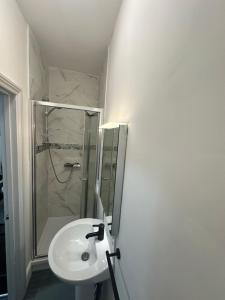 Galería fotográfica de Room 9 NG3 2AZ en Nottingham 1 fotos más