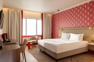 TV a/nebo společenská místnost v ubytování Hotel The Augustin