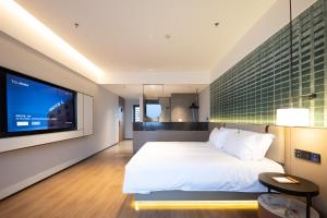 Voodi või voodid majutusasutuse Liangzhi Huipin Hotel Haikou West Coast Yongwan Road Branch toas