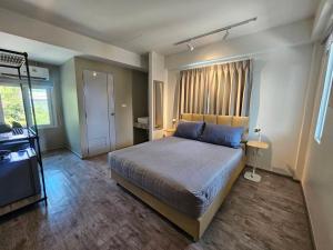 Postel nebo postele na pokoji v ubytování โรงแรมดีรูม D Room