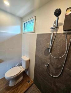 Koupelna v ubytování โรงแรมดีรูม D Room + 33 fotografií