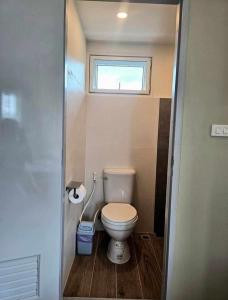 Koupelna v ubytování โรงแรมดีรูม D Room