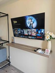 TV a/nebo společenská místnost v ubytování โรงแรมดีรูม D Room